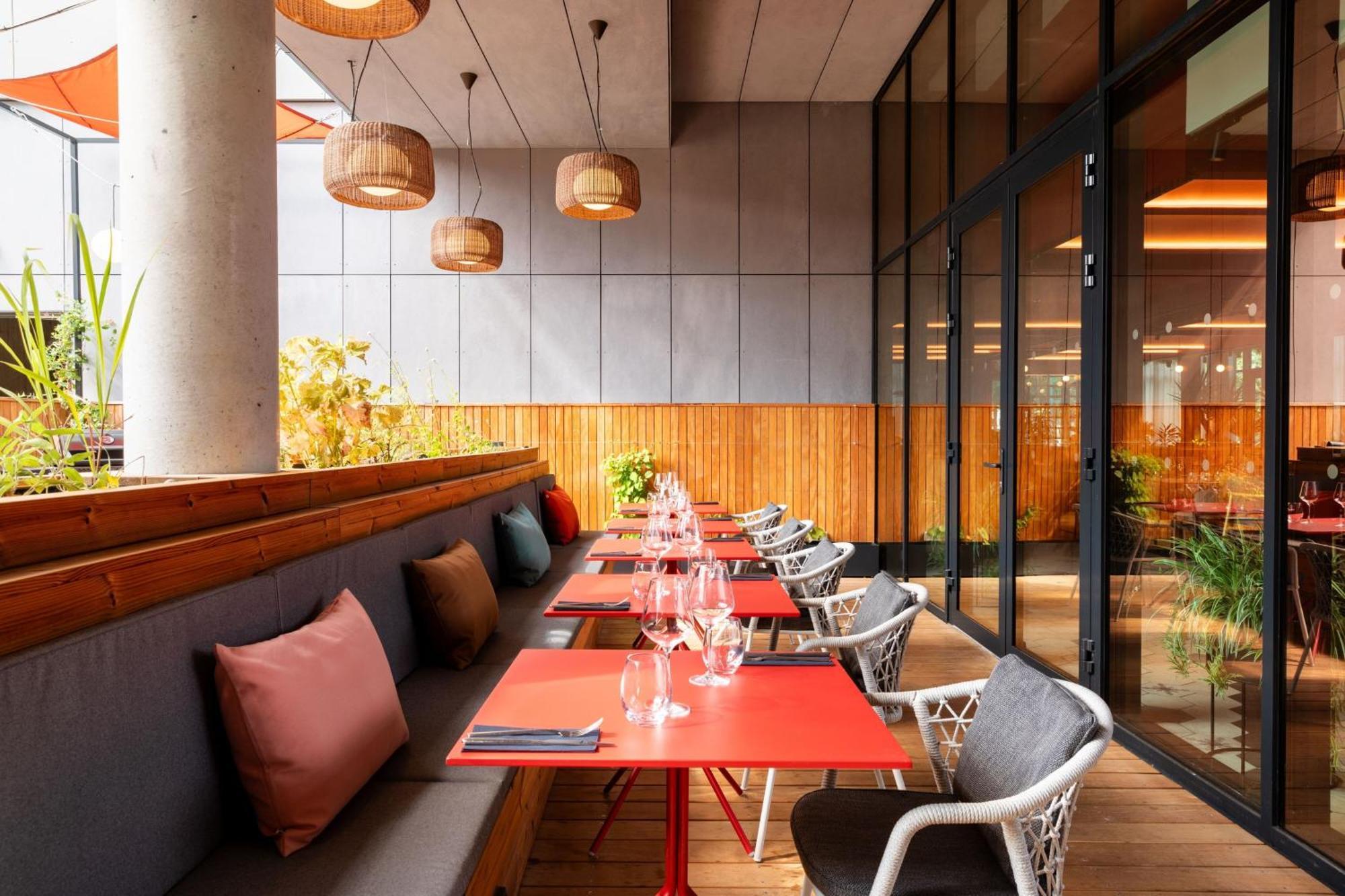 Отель Moxy Paris Val D'Europe Монтеврен Экстерьер фото
