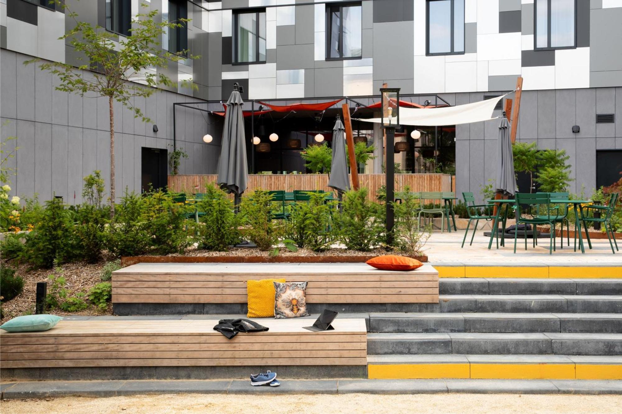 Отель Moxy Paris Val D'Europe Монтеврен Экстерьер фото