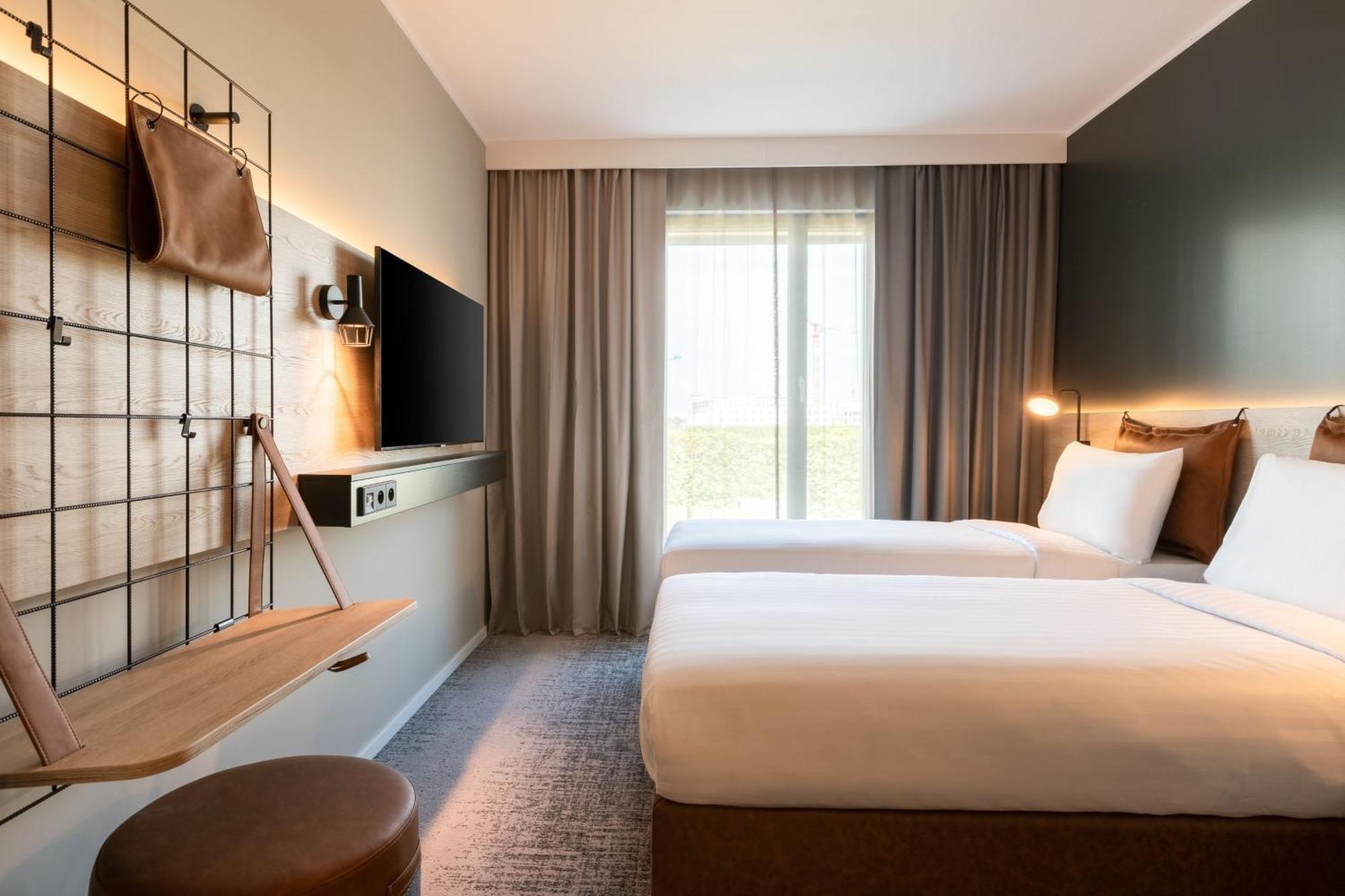 Отель Moxy Paris Val D'Europe Монтеврен Экстерьер фото